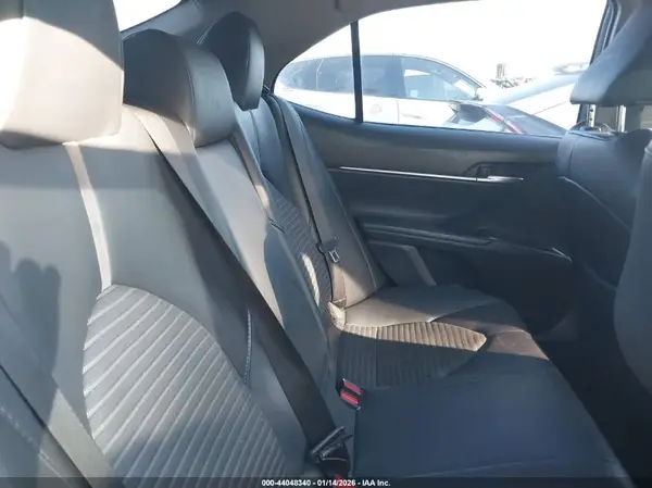 4T1B11HK1JU073806 2018 TOYOTA CAMRY - Image 8