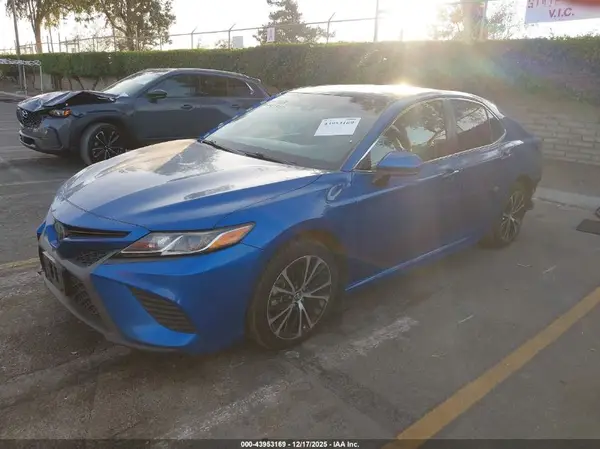 4T1B11HK1JU074342 2018 TOYOTA CAMRY - Image 2
