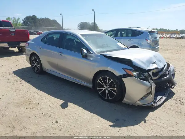 4T1B11HK1JU075622 2018 TOYOTA CAMRY - Image 1