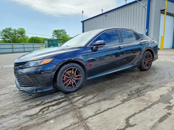 4T1B11HK1JU077211 2018 TOYOTA CAMRY - Image 1