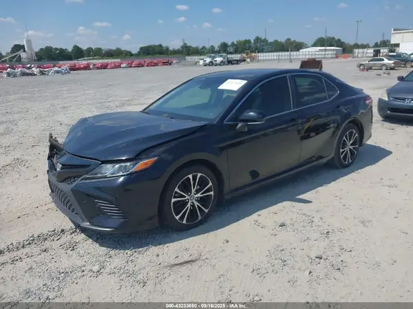 4T1B11HK1JU078388 2018 TOYOTA CAMRY - Image 2