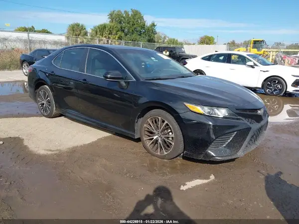 4T1B11HK1JU079234 2018 TOYOTA CAMRY - Image 1