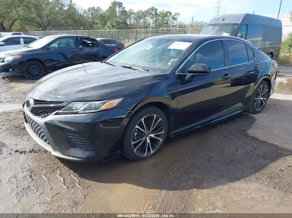 4T1B11HK1JU079234 2018 TOYOTA CAMRY - Image 2