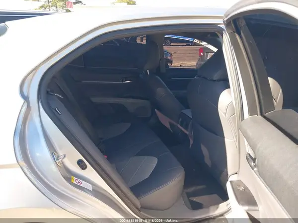 4T1B11HK1JU079637 2018 TOYOTA CAMRY - Image 8