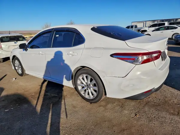 4T1B11HK1JU080318 2018 TOYOTA CAMRY - Image 2