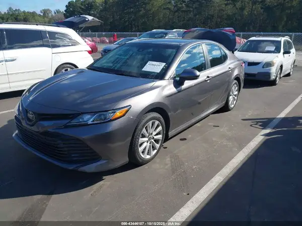 4T1B11HK1JU082344 2018 TOYOTA CAMRY - Image 2