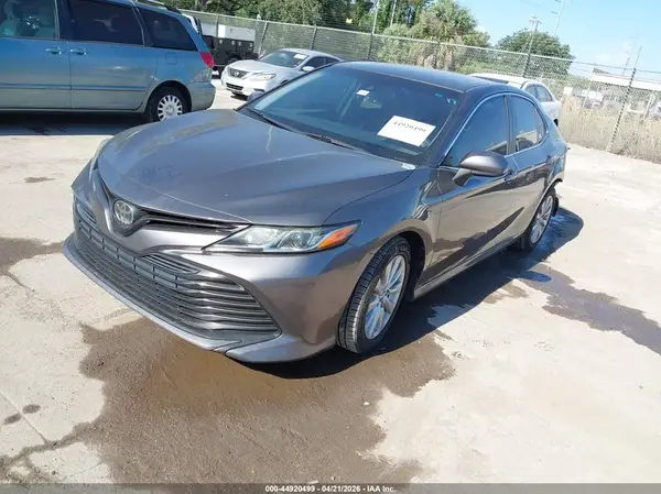 4T1B11HK1JU083090 2018 TOYOTA CAMRY - Image 2