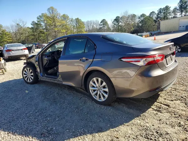 4T1B11HK1JU084059 2018 TOYOTA CAMRY - Image 2