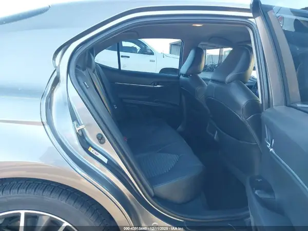 4T1B11HK1JU084207 2018 TOYOTA CAMRY - Image 8