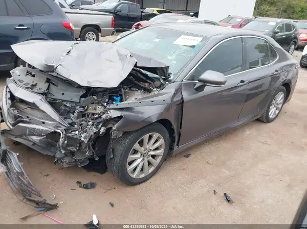 4T1B11HK1JU085356 2018 TOYOTA CAMRY - Image 2