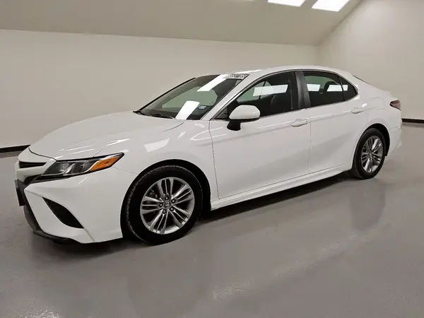 4T1B11HK1JU085597 2018 TOYOTA CAMRY - Image 1