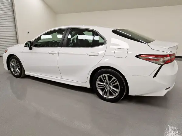 4T1B11HK1JU085597 2018 TOYOTA CAMRY - Image 2