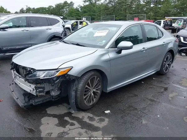 4T1B11HK1JU086085 2018 TOYOTA CAMRY - Image 2