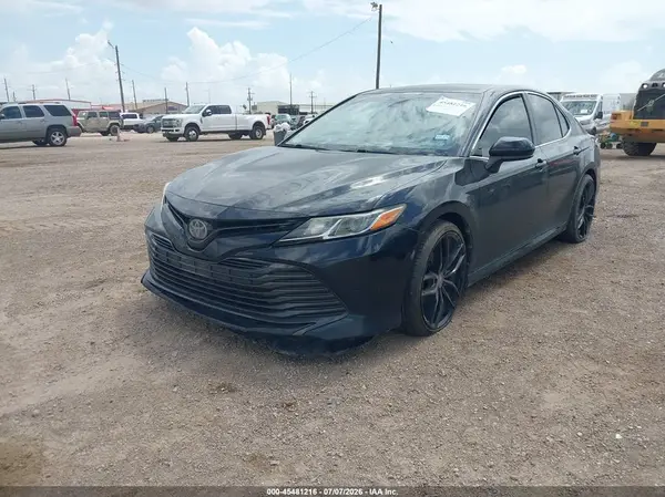 4T1B11HK1JU086331 2018 TOYOTA CAMRY - Image 2