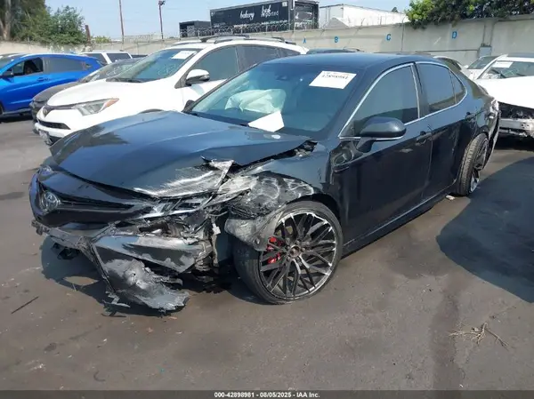 4T1B11HK1JU087348 2018 TOYOTA CAMRY - Image 2