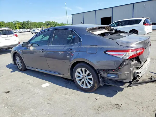 4T1B11HK1JU088838 2018 TOYOTA CAMRY - Image 2
