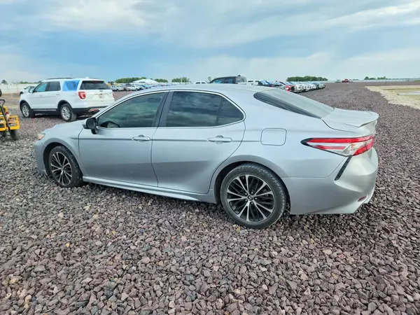 4T1B11HK1JU088886 2018 TOYOTA CAMRY - Image 2