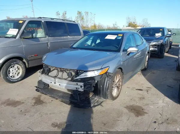 4T1B11HK1JU089875 2018 TOYOTA CAMRY - Image 2
