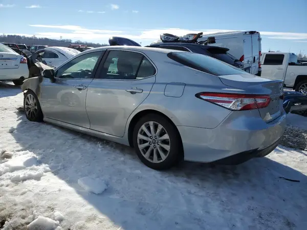4T1B11HK1JU090332 2018 TOYOTA CAMRY - Image 2