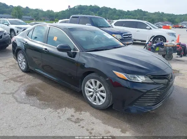 4T1B11HK1JU091965 2018 TOYOTA CAMRY - Image 1