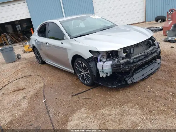 4T1B11HK1JU092131 2018 TOYOTA CAMRY - Image 1