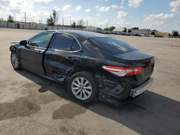4T1B11HK1JU092369 2018 TOYOTA CAMRY - Image 2