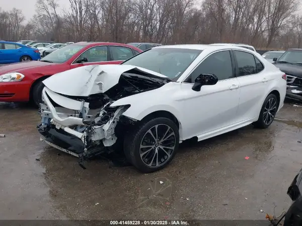 4T1B11HK1JU092470 2018 TOYOTA CAMRY - Image 2