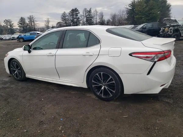 4T1B11HK1JU093120 2018 TOYOTA CAMRY - Image 2