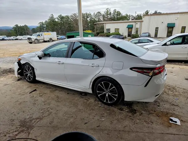 4T1B11HK1JU093957 2018 TOYOTA CAMRY - Image 2