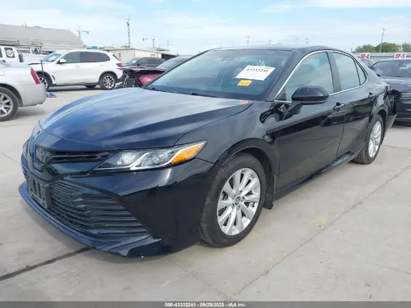 4T1B11HK1JU094395 2018 TOYOTA CAMRY - Image 2