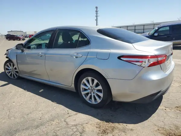 4T1B11HK1JU096115 2018 TOYOTA CAMRY - Image 2