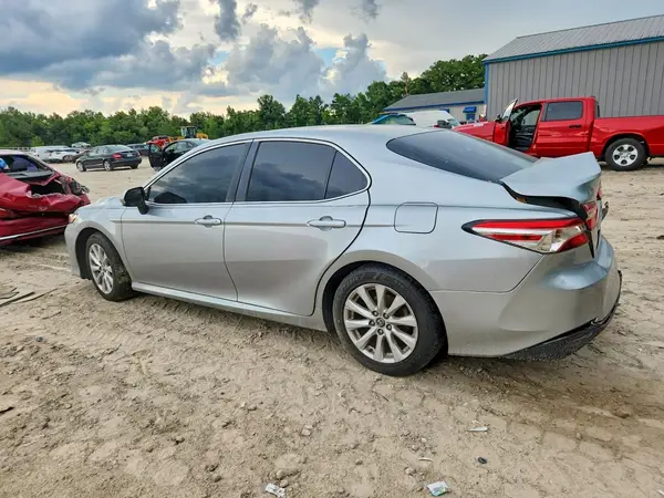4T1B11HK1JU096972 2018 TOYOTA CAMRY - Image 2