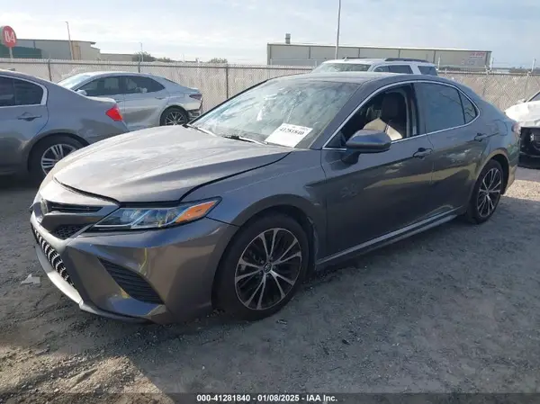 4T1B11HK1JU097829 2018 TOYOTA CAMRY - Image 2