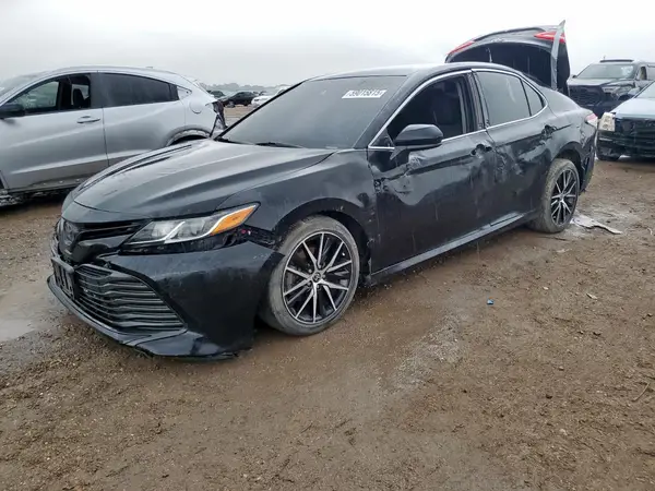 4T1B11HK1JU098172 2018 TOYOTA CAMRY - Image 1