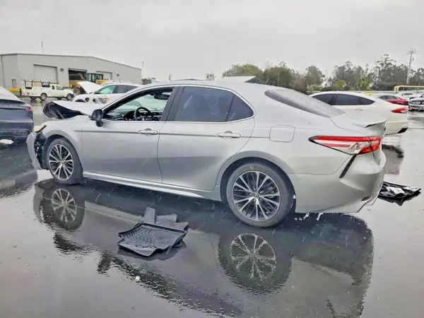 4T1B11HK1JU098267 2018 TOYOTA CAMRY - Image 2