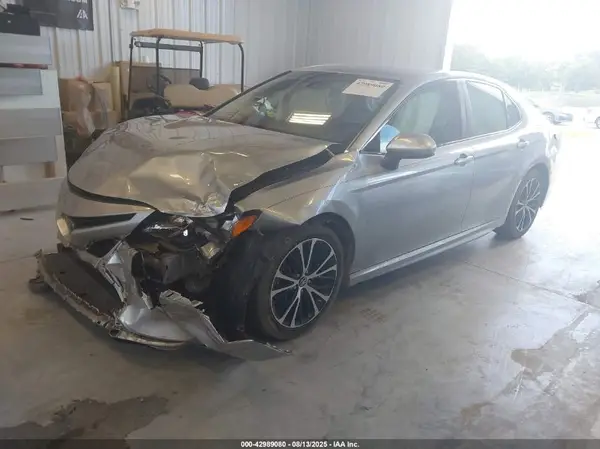 4T1B11HK1JU098317 2018 TOYOTA CAMRY - Image 2