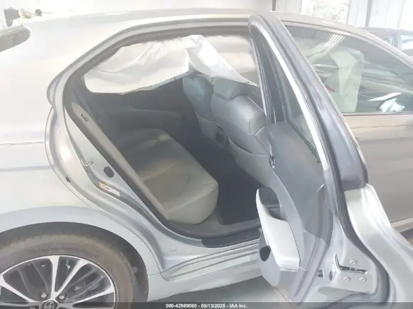 4T1B11HK1JU098317 2018 TOYOTA CAMRY - Image 8