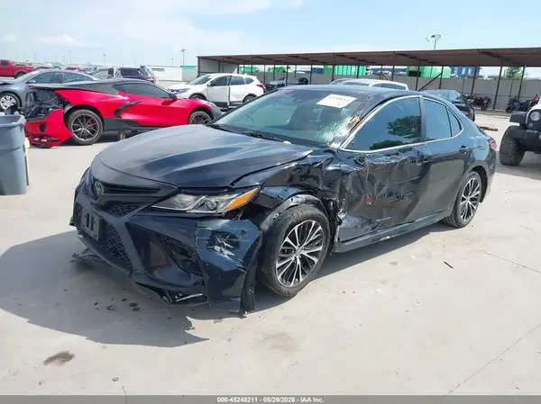4T1B11HK1JU099984 2018 TOYOTA CAMRY - Image 2