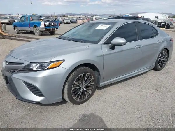 4T1B11HK1JU100731 2018 TOYOTA CAMRY - Image 2