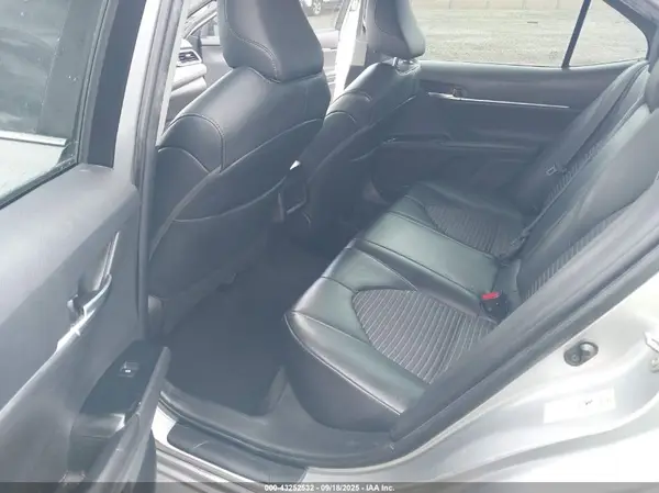 4T1B11HK1JU100731 2018 TOYOTA CAMRY - Image 8