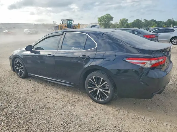 4T1B11HK1JU101975 2018 TOYOTA CAMRY - Image 2