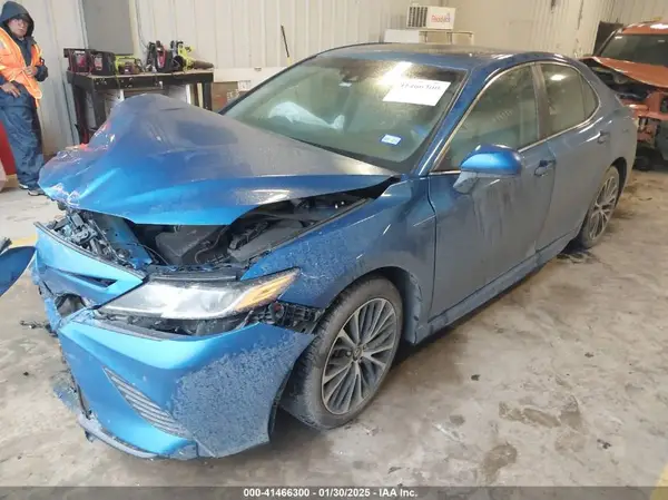 4T1B11HK1JU102589 2018 TOYOTA CAMRY - Image 2