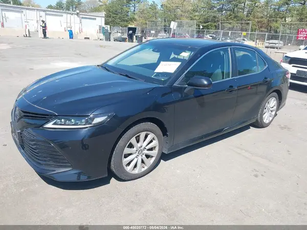 4T1B11HK1JU103533 2018 TOYOTA CAMRY - Image 2