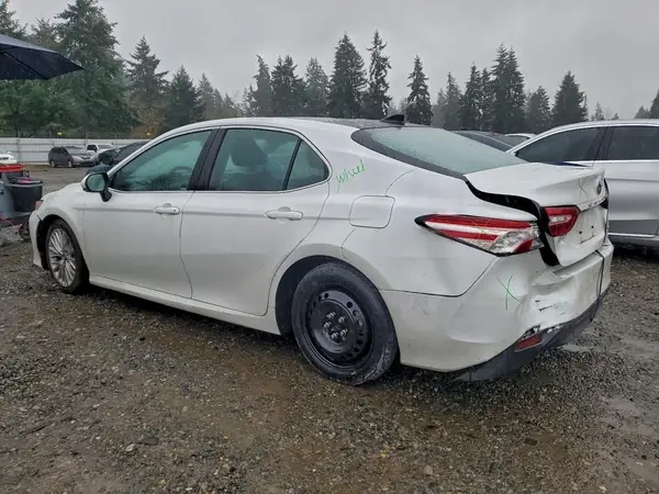 4T1B11HK1JU104830 2018 TOYOTA CAMRY - Image 2