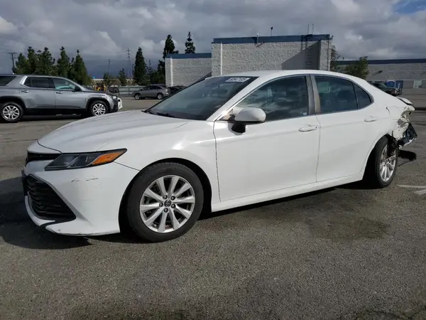 4T1B11HK1JU105069 2018 TOYOTA CAMRY - Image 1