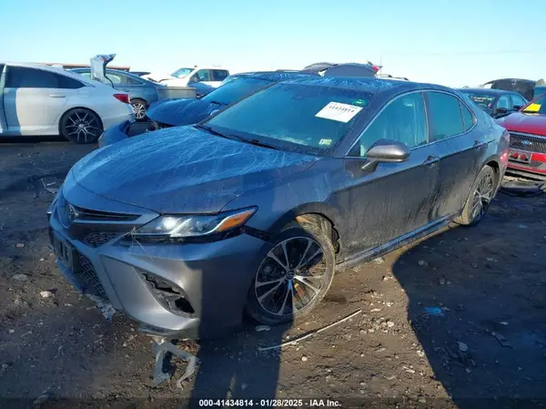 4T1B11HK1JU106092 2018 TOYOTA CAMRY - Image 2