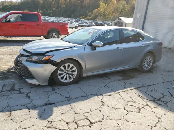 4T1B11HK1JU106304 2018 TOYOTA CAMRY - Image 1
