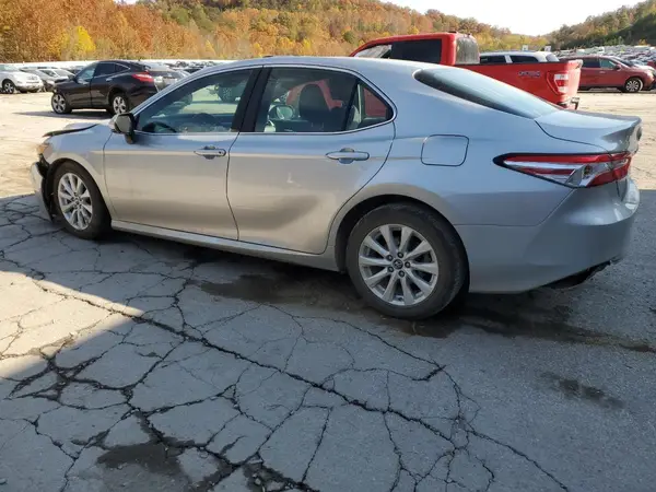 4T1B11HK1JU106304 2018 TOYOTA CAMRY - Image 2