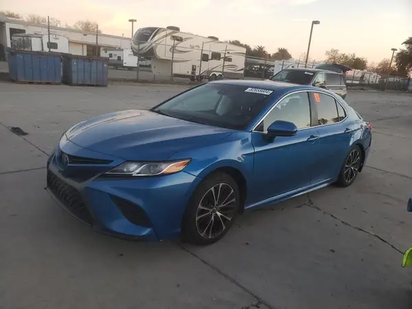 4T1B11HK1JU106349 2018 TOYOTA CAMRY - Image 1