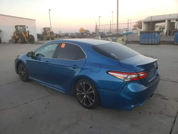 4T1B11HK1JU106349 2018 TOYOTA CAMRY - Image 2